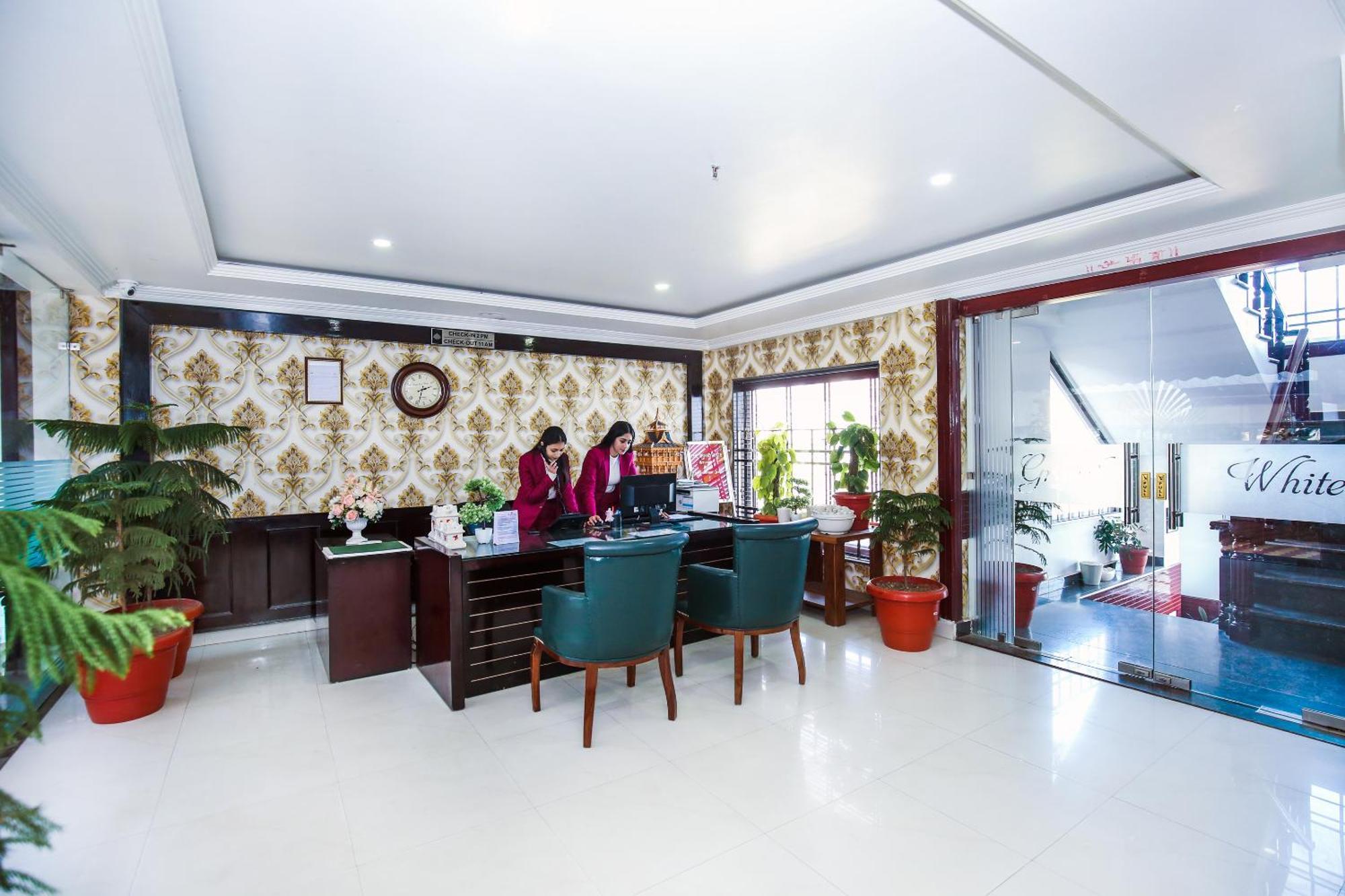 Hotel White Grand Shimla - In City Centre - A Centrally Ac Hotel Exteriör bild