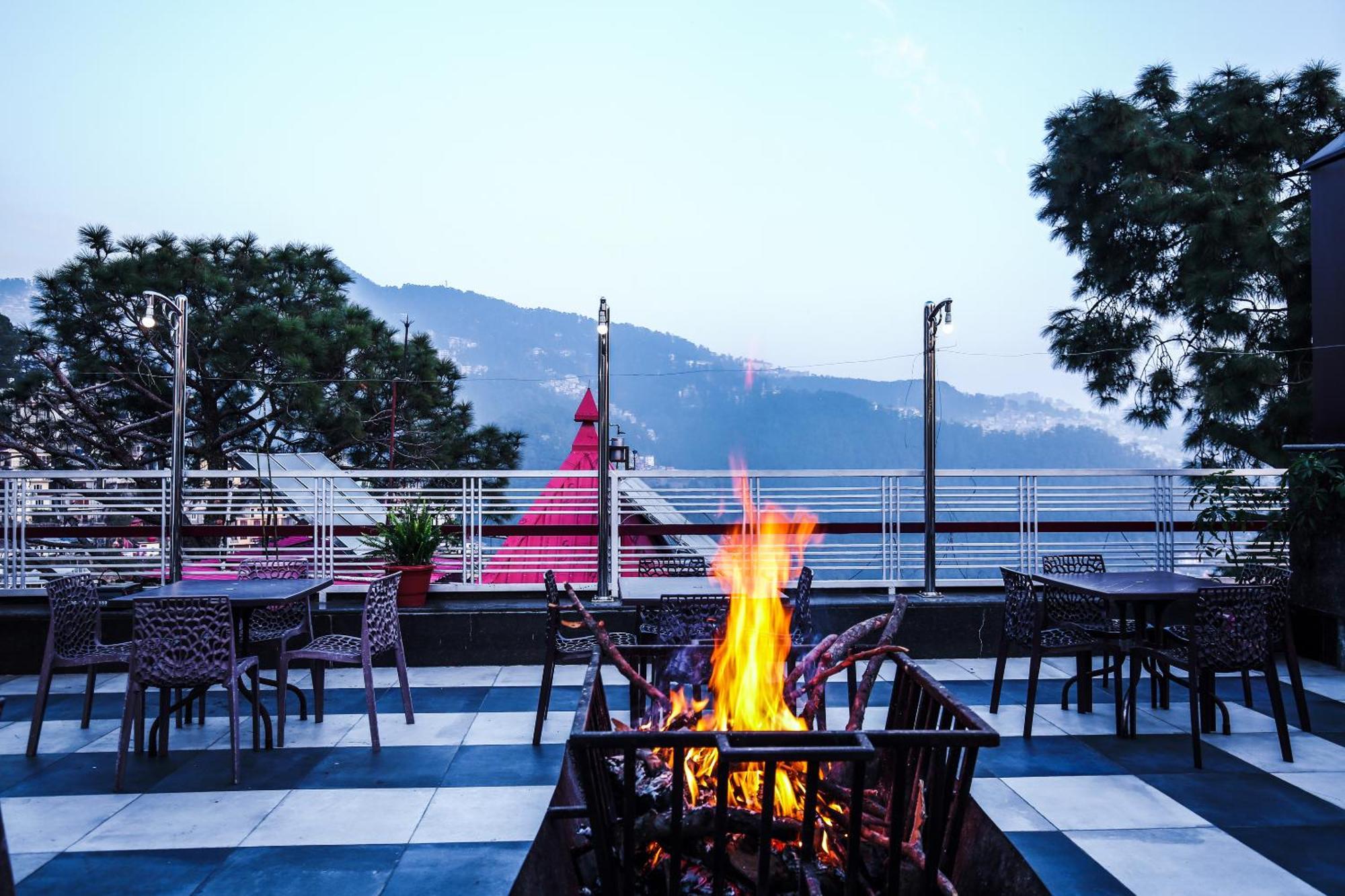 Hotel White Grand Shimla - In City Centre - A Centrally Ac Hotel Exteriör bild
